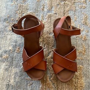 UnIversal threads sandals size 7.5